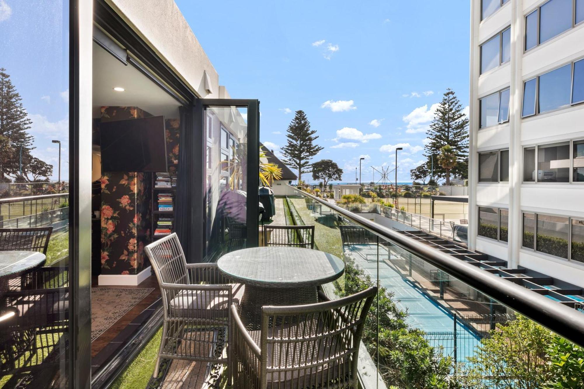 Marvelous Downtown Apartment Moments From Main Beach With Heated Pool, Gym And Parking Mount Maunganui Eksteriør bilde